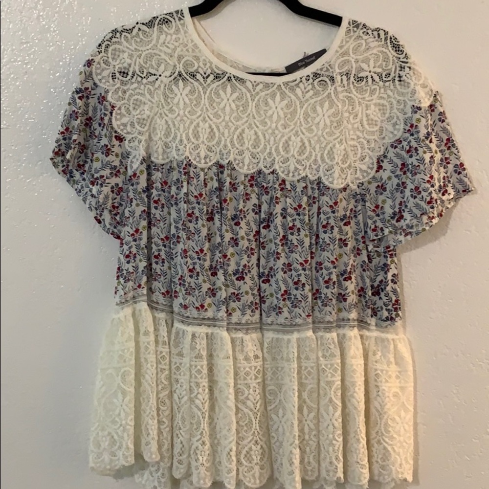 Anthropologie printed blouse with lace details